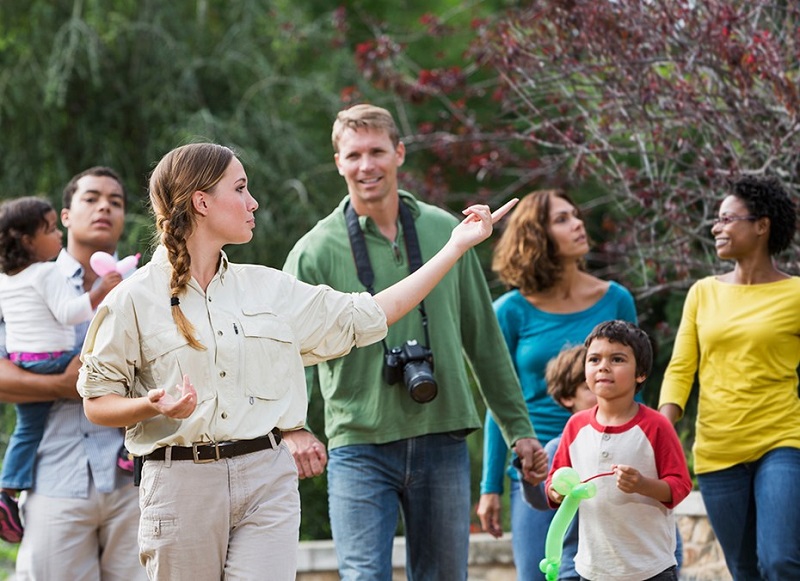 Why We Use Tour Guides When Sightseeing